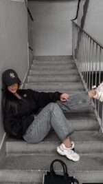 Bluza damska OLAVOGA TULIP czarna - obrazek 2